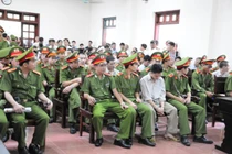 Vụ “quan tài” diễu phố: Các bị cáo khai gì sáng nay?