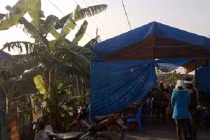 Xác chết cởi trần bí ẩn giữa đồng