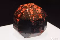 Nhặt được "cục đá đen sì", ai ngờ là bảo vật độc nhất vô nhị