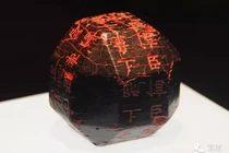 Nhặt được "cục đá đen sì", ai ngờ là bảo vật độc nhất vô nhị