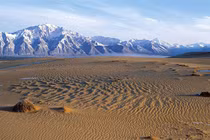 Sa mạc kỳ lạ nhất thế giới được bao phủ bởi những ngọn núi tuyết