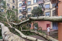 Toàn cảnh khu đô thị Linh Đàm tan hoang sau bão số 3 Yagi