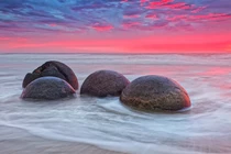 Kinh ngạc những bãi đá tròn hoàn hảo chứa bí ẩn Trái Đất