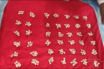 Dọn dẹp bãi đất hoang, ngẩn người đụng trúng 'kho báu' khủng