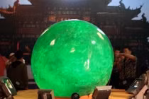 Đào được viên đá khủng, 1 năm sau ngồi không thu tiền