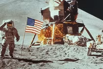 Mỹ ngừng đổ bộ Mặt Trăng, tiết lộ sự thật gây choáng