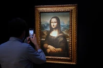 Lật ngược bức tranh Mona Lisa, phát hiện chi tiết ớn lạnh