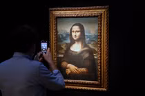 Lật ngược bức tranh Mona Lisa, phát hiện chi tiết ớn lạnh