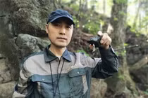 Nông dân nhặt được viên đá đen, cả làng lập tức bị phong tỏa