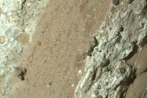 Vấp vào tảng đá lạ trên Sao Hỏa, phát hiện sự sống ngoài Trái Đất