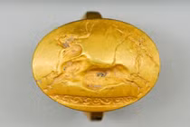 Mở ngôi mộ cổ, chuyên gia lóa mắt với hàng nghìn thứ lấp lánh