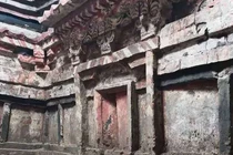 Bới tuyết đụng mộ cổ, lão nông chạy thục mạng khi thấy thứ này