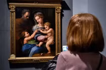 Dùng AI, bất ngờ thấy chi tiết bất thường trong kiệt tác Madonna della Rosa