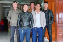 7 chàng rể ‘vàng mười’, phụ việc đồng áng, thay nhau chăm sóc bố vợ