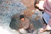 Đào móng xây nhà, bất ngờ tìm thấy kho báu khổng lồ 