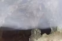 'Thần thú' xuất hiện trong hang, hiện trường lập tức bị phong tỏa