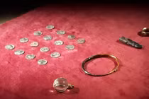 Giấu nhẹm 'kho báu' trăm tỷ tìm được, thanh niên nhận kết 'đắng'