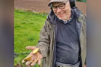 Dùng máy dò kim loại, ngỡ ngàng phát hiện 'kho báu' 3.000 tuổi