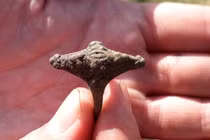 Tìm thấy chiếc nhẫn hình diều của bộ tộc cổ xưa nhất Scotland