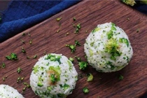 Phiên bản cơm nắm dành cho người lười ăn rau, trẻ con cũng mê