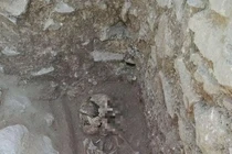 Tư thế kỳ lạ hài cốt 'ma ca rồng', hé lộ sự thật đau lòng