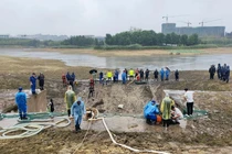 Trung Quốc xuất hiện quái ngư, chuyên gia lập tức hút cạn nước hồ