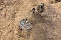 Phát hiện 'kho báu' khổng lồ nhờ máy dò kim loại