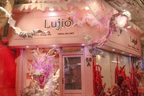 Độc đáo 2 linh vật rồng 'khổng lồ' trên con phố nổi tiếng Hà Thành