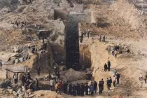 Đào mộ cổ đụng trúng kho báu, chuyên gia lệnh 'phong tỏa ngay'