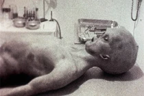 Tiết lộ chấn động: “Mỹ đang giữ người ngoài hành tinh dưới hầm ngầm"?