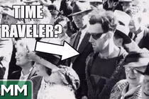 Sự thật về người 'du hành thời gian' trong bức ảnh 82 năm trước