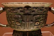 Đi chăn cừu phát hiện kho báu, chuyên gia phong tỏa hiện trường