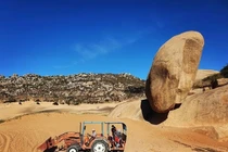 Tảng đá kỳ lạ nhất Việt Nam, đứng chênh vênh thách thức trọng lực