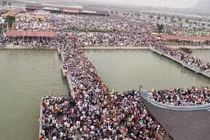 Những dấu hỏi về du lịch tâm linh