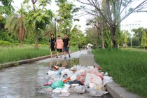 Vì sao Công viên gần nghìn tỷ giữa Thủ đô rác thải ngập ngụa?