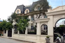 Làng toàn nhà giàu, biệt thự giữa vùng quê ở Việt Nam