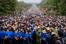 Hàng vạn người đổ về đền Hùng trong ngày Giỗ Tổ