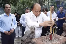 Chủ tịch nước dâng hương tưởng nhớ công ơn Bác Hồ tại Tân Trào