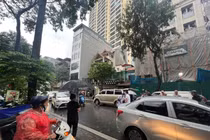 Hà Nội: Truy tìm người phụ nữ trong vụ tai nạn 1 người chết