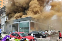 Hà Nội: Cháy nhà hàng Bay Buffet, cột khói bốc cao nghi ngút