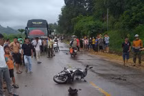 Sơn La: Xe máy va chạm xe tải trên quốc lộ, 1 người tử vong