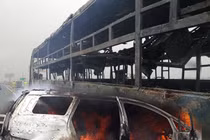 Ô tô cháy trên cao tốc ở TP HCM: Loạt xe cháy chỉ còn mỗi khung