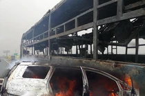 Ô tô cháy trên cao tốc ở TP HCM: Loạt xe cháy chỉ còn mỗi khung