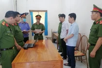 Tuyên Quang: Bắt nguyên Giám đốc và Kế toán TT dịch vụ Nông nghiệp