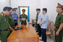 Tuyên Quang: Bắt nguyên Giám đốc và Kế toán TT dịch vụ Nông nghiệp