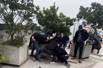 Chuyện lạ ở chung cư cao cấp Watermark hồ Tây: Ban quản lý làm thay... lực lượng cưỡng chế