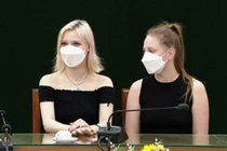 Vụ chiếm đoạt điện thoại của 2 du khách Nga: Tài xế khai gì?