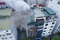 Trước khi hy sinh, 3 cảnh sát cứu 8 người ra khỏi vụ cháy