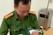 Sơn La: Bé trai chào đời bên đường nhờ “bà đỡ đặc biệt“