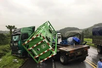 Yên Bái: Xe đầu kéo va chạm với ô tô tải, 1 người tử vong